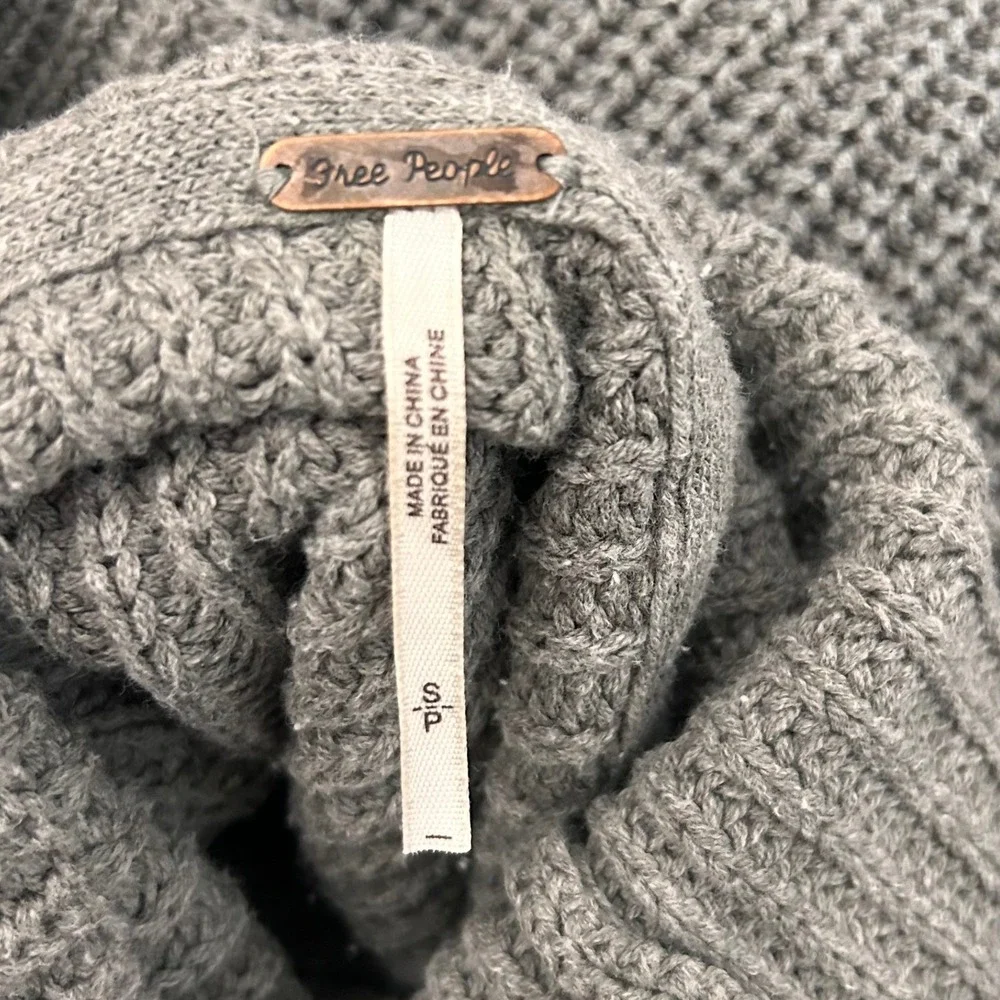 Free People Turtleneck Sweater Womens Small Gray‎ Oversized Chunky Cable Knit